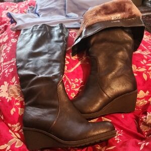 Canadian Brown KneeHi Wedge plush lining Full zipper Wide calf &  elastic insert